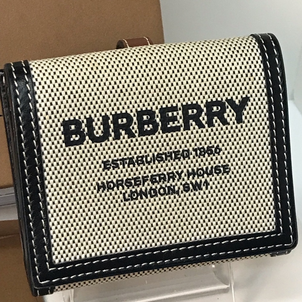 Burberry Luna Horseferry Print Canvas/Leather Bifold Wallet 😍🤍🔥 - Picture 8 of 17